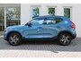 Volvo XC40 B4 Automaat Plus Dark | Google Maps | Trekhaak, semi elektrisch inklapbaar | BLIS | Verwarmbaar stuurwiel | Verwarmbare voorstoelen | Apple Carplay | Elektrisch verstelbare bestuurderstoel met geheugenfunctie | Noodwiel | Parkeercamera achter | Parkeersensoren achter