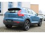 Volvo XC40 B4 Automaat Plus Dark Trekhaak semi elektrisch inklapbaar | BLIS | Verwarmbaar voorstoelen en stuurwiel | Verwarmbare voorruit | Apple Carplay/Android auto | Elektrisch verstelbare bestuurderstoel met geheugenfunctie | Noodwiel | Parkeercamera achter