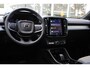 Volvo XC40 B4 Automaat Plus Dark | Google Maps | Trekhaak, semi elektrisch inklapbaar | BLIS | Verwarmbaar stuurwiel | Verwarmbare voorstoelen | Apple Carplay | Elektrisch verstelbare bestuurderstoel met geheugenfunctie | Noodwiel | Parkeercamera achter | Parkeersensoren achter