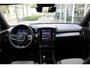 Volvo XC40 B4 Automaat Plus Dark | Google Maps | Trekhaak, semi elektrisch inklapbaar | BLIS | Verwarmbaar stuurwiel | Verwarmbare voorstoelen | Apple Carplay | Elektrisch verstelbare bestuurderstoel met geheugenfunctie | Noodwiel | Parkeercamera achter | Parkeersensoren achter