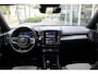 Volvo XC40 B4 Automaat Plus Dark Trekhaak semi elektrisch inklapbaar | BLIS | Verwarmbaar voorstoelen en stuurwiel | Verwarmbare voorruit | Apple Carplay/Android auto | Elektrisch verstelbare bestuurderstoel met geheugenfunctie | Noodwiel | Parkeercamera achter