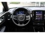 Volvo XC40 B4 Automaat Plus Dark | Google Maps | Trekhaak, semi elektrisch inklapbaar | BLIS | Verwarmbaar stuurwiel | Verwarmbare voorstoelen | Apple Carplay | Elektrisch verstelbare bestuurderstoel met geheugenfunctie | Noodwiel | Parkeercamera achter | Parkeersensoren achter