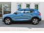 Volvo XC40 B4 Automaat Plus Dark | Google Maps | Trekhaak, semi elektrisch inklapbaar | BLIS | Verwarmbaar stuurwiel | Verwarmbare voorstoelen | Apple Carplay | Elektrisch verstelbare bestuurderstoel met geheugenfunctie | Noodwiel | Parkeercamera achter | Parkeersensoren achter