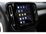 Volvo XC40 B4 Automaat Plus Dark | Google Maps | Trekhaak, semi elektrisch inklapbaar | BLIS | Verwarmbaar stuurwiel | Verwarmbare voorstoelen | Apple Carplay | Elektrisch verstelbare bestuurderstoel met geheugenfunctie | Noodwiel | Parkeercamera achter | Parkeersensoren achter