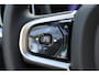 Volvo V60 T6 Plug-in hybrid AWD Plus Dark | Lederen bekleding | Trekhaak, semi elektrisch inklapbaar | 360 graden camera | Verwarmbaar stuurwiel | Verwarmbare voorstoelen | Verwarmbare buitenste zitplaatsen achter | Google Maps navigatie | Harman Kardon Audio