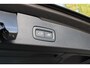 Volvo V60 T6 Plug-in hybrid AWD Plus Dark | Lederen bekleding | Trekhaak, semi elektrisch inklapbaar | 360 graden camera | Verwarmbaar stuurwiel | Verwarmbare voorstoelen | Verwarmbare buitenste zitplaatsen achter | Google Maps navigatie | Harman Kardon Audio