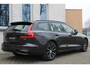 Volvo V60 T6 Plug-in hybrid AWD Plus Dark | Lederen bekleding | Trekhaak, semi elektrisch inklapbaar | 360 graden camera | Verwarmbaar stuurwiel | Verwarmbare voorstoelen | Verwarmbare buitenste zitplaatsen achter | Google Maps navigatie | Harman Kardon Audio