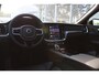Volvo V60 T6 Plug-in hybrid AWD Plus Dark | Lederen bekleding | Trekhaak, semi elektrisch inklapbaar | 360 graden camera | Verwarmbaar stuurwiel | Verwarmbare voorstoelen | Verwarmbare buitenste zitplaatsen achter | Google Maps navigatie | Harman Kardon Audio