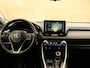 Toyota RAV4 2.5 Hybrid Style - ORIGINEEL NEDERLANDSE AUTO - ELEKTRISCHE ACHTERKLEP - JBL GELUIDSINSTALLATIE - PARKEERSENSOREN VOOR EN ACHTER - DODEHOEK DETECTIE - LEDEREN BEKLEDING - 360 GRADEN CAMERA - NAVIGATIE - APPLE CARPLAY/ANDROID AUTO - STOEL VERWARMING