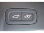 Volvo V90 T8 455PK Automaat Plug-in Hybrid AWD Ultra Dark / Navigatie / 360 Camera / Harman Kardon / Stuur & Stoelverwarming / Gelaagde Zijruiten / LM Velgen / Trekhaak