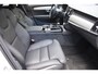 Volvo V90 T8 455PK Automaat Plug-in Hybrid AWD Ultra Dark / Navigatie / 360 Camera / Harman Kardon / Stuur & Stoelverwarming / Gelaagde Zijruiten / LM Velgen / Trekhaak
