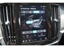 Volvo V90 T8 455PK Automaat Plug-in Hybrid AWD Ultra Dark / Navigatie / 360 Camera / Harman Kardon / Stuur & Stoelverwarming / Gelaagde Zijruiten / LM Velgen / Trekhaak