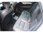 Volvo V90 T8 455PK Automaat Plug-in Hybrid AWD Ultra Dark / Navigatie / 360 Camera / Harman Kardon / Stuur & Stoelverwarming / Gelaagde Zijruiten / LM Velgen / Trekhaak