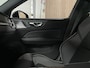 Volvo V60 T6 AWD Recharge Plus Dark | Schuifdak | Trekhaak | 360° Camera | All Season banden | Harman Kardon | Adaptieve Cruise Control | Stoelverwarming voor+achter | Stuurwielverwarming | Pilot Assist | BLIS Dode Hoek Detectie | Elektrische voorstoelen geheugen |