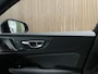 Volvo V60 T6 AWD Recharge Plus Dark | Schuifdak | Trekhaak | 360° Camera | All Season banden | Harman Kardon | Adaptieve Cruise Control | Stoelverwarming voor+achter | Stuurwielverwarming | Pilot Assist | BLIS Dode Hoek Detectie | Elektrische voorstoelen geheugen |