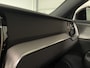 Volvo V60 T6 AWD Recharge Plus Dark | Trekhaak | 360° Camera | Harman Kardon | Crystal White | Adaptieve Cruise Control | Stoelverwarming voor+achter | Stuurwielverwarming | Pilot Assist | BLIS Dode Hoek Detectie | Elektrische voorstoelen geheugen | Contour stoelen