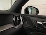 Volvo V60 T6 AWD Recharge Plus Dark | Trekhaak | 360° Camera | Harman Kardon | Crystal White | Adaptieve Cruise Control | Stoelverwarming voor+achter | Stuurwielverwarming | Pilot Assist | BLIS Dode Hoek Detectie | Elektrische voorstoelen geheugen | Contour stoelen