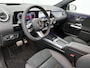 Mercedes-Benz GLA 180 Business Solution AMG | Premium Plus pakket | Trekhaak | Smartphone integratie | Multibeam LED | 360° camera | Head-up display | Panoramaschuifdak |
