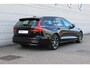 Volvo V60 T6 Automaat Plug-in hybrid AWD Plus Dark | Trekhaak | Premium audio by Harman Kardon | Verwarmbare voorstoelen en achterbank | Open Grid Textiel | Visual Park Assist | Google Assistant | Verwarmbare voorruit en stuurwiel