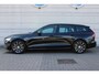 Volvo V60 T6 Automaat Plug-in hybrid AWD Plus Dark | Trekhaak | Premium audio by Harman Kardon | Verwarmbare voorstoelen en achterbank | Open Grid Textiel | Visual Park Assist | Google Assistant | Verwarmbare voorruit en stuurwiel