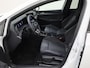 Volkswagen Golf 1.5eTSI/150PK R-Line DSG · Navigatie · Apple/Android Carplay · Camera + Parkeersensoren · Garantie tot januari 2027