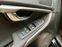 Volvo V40 2.0 T2 *R-Design Velgen* Facelift / 1/2 Leder / Stoelverwarming / Camera / LED / Navi / Cruise Control / 17"LMV