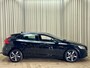 Volvo V40 2.0 T2 *R-Design Velgen* Facelift / 1/2 Leder / Stoelverwarming / Camera / LED / Navi / Cruise Control / 17"LMV