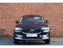 Volvo XC60 T6 AWD Essential Bright | Panoramisch Schuif-kanteldak | Lederen bekleding | Lage bijtelling | Adaptieve Cruise Control | Extra getint Glas | Stoel en stuurverwarming
