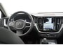 Volvo XC60 T6 350PK Automaat AWD Ultra Dark Trekhaak / BLIS / Harman Kardon audio / Head-up display / Harman Kardon audio / Panoramadak / BLIS / Elektrisch bedienbare voorstoelen / Memory seats / Verwarmbare stoelen / Keyless entry /
