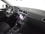 Volkswagen Tiguan Panoramadak l Trekhaak elektr. l Stoel en stuurverwarming l Alcantara Bekleding l Elektr. achterklep l Camera | Achteruitrijcamera | Cruise control adaptief met Stop&Go | Elektrisch glazen panorama-dak
