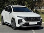 Hyundai Tucson 1.6 T-GDI HEV N Line | Sidesteps | 1650 kg trekvermogen | Geïntegreerde navigatiesysteem | Stoelverwarming | Android Auto & Apple Carplay | 19'' Lichtmetalen velgen |