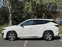 Hyundai Tucson 1.6 T-GDI HEV N Line | Sidesteps | 1650 kg trekvermogen | Geïntegreerde navigatiesysteem | Stoelverwarming | Android Auto & Apple Carplay | 19'' Lichtmetalen velgen |