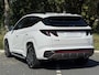 Hyundai Tucson 1.6 T-GDI HEV N Line | Sidesteps | 1650 kg trekvermogen | Geïntegreerde navigatiesysteem | Stoelverwarming | Android Auto & Apple Carplay | 19'' Lichtmetalen velgen |