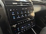 Hyundai Tucson 1.6 T-GDI HEV N Line | Sidesteps | 1650 kg trekvermogen | Geïntegreerde navigatiesysteem | Stoelverwarming | Android Auto & Apple Carplay | 19'' Lichtmetalen velgen |