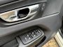 Volvo XC60 2.0 T8 Twin Engine AWD Momentum Pro | Panoramadak | ACC & Pilot Assist | Camera