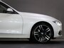 BMW 3-Serie 318i High Executive Sportline (STOELVERWARMING, HEAD-UP DISPLAY, SPORTSTOELEN LEER, CLIMATE CONTROL, NAVIGATIESYSTEEM)