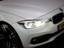 BMW 3-Serie 318i High Executive Sportline (STOELVERWARMING, HEAD-UP DISPLAY, SPORTSTOELEN LEER, CLIMATE CONTROL, NAVIGATIESYSTEEM)