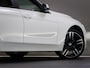 BMW 3-Serie 318i High Executive Sportline (STOELVERWARMING, HEAD-UP DISPLAY, SPORTSTOELEN LEER, CLIMATE CONTROL, NAVIGATIESYSTEEM)