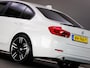 BMW 3-Serie 318i High Executive Sportline (STOELVERWARMING, HEAD-UP DISPLAY, SPORTSTOELEN LEER, CLIMATE CONTROL, NAVIGATIESYSTEEM)