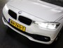 BMW 3-Serie 318i High Executive Sportline (STOELVERWARMING, HEAD-UP DISPLAY, SPORTSTOELEN LEER, CLIMATE CONTROL, NAVIGATIESYSTEEM)