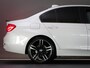 BMW 3-Serie 318i High Executive Sportline (STOELVERWARMING, HEAD-UP DISPLAY, SPORTSTOELEN LEER, CLIMATE CONTROL, NAVIGATIESYSTEEM)