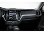 Volvo XC60 T6 Plug-in hybrid AWD Ultra Dark | Panoramadak | Semi elektrische trekhaak | Verwarmbare voorstoelen en stuurwiel | Rondom zichtcamera | Adaptieve cruise control | Head up display | Elektrische achterklep |
