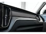 Volvo XC60 T6 Plug-in hybrid AWD Ultra Dark | Panoramadak | Semi elektrische trekhaak | Verwarmbare voorstoelen en stuurwiel | Rondom zichtcamera | Adaptieve cruise control | Head up display | Elektrische achterklep |