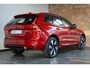 Volvo XC60 T6 Plug-in hybrid AWD Ultra Dark | Panoramadak | Semi elektrische trekhaak | Verwarmbare voorstoelen en stuurwiel | Rondom zichtcamera | Adaptieve cruise control | Head up display | Elektrische achterklep |