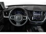 Volvo XC60 T6 Plug-in hybrid AWD Ultra Dark | Panoramadak | Semi elektrische trekhaak | Verwarmbare voorstoelen en stuurwiel | Rondom zichtcamera | Adaptieve cruise control | Head up display | Elektrische achterklep |