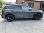 Volkswagen Tiguan DSG 1.5 e R-Line BUSINESS, BLACK STYLE ,PANO, 20 INCH , TREKHAAK , HUD , STUUR + STOEL VERWARMING , HARMAN KORDON , 15 INCH DISPLY , MASSAGE STOEL LINKS + RECHTS , ACC , DYNAMIC ASSIST , SUBWOOFER , VOL