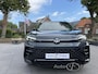 Volkswagen Tiguan DSG 1.5 e R-Line BUSINESS, BLACK STYLE ,PANO, 20 INCH , TREKHAAK , HUD , STUUR + STOEL VERWARMING , HARMAN KORDON , 15 INCH DISPLY , MASSAGE STOEL LINKS + RECHTS , ACC , DYNAMIC ASSIST , SUBWOOFER , VOL