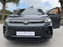 Volkswagen Tiguan DSG 1.5 e R-Line BUSINESS, BLACK STYLE ,PANO, 20 INCH , TREKHAAK , HUD , STUUR + STOEL VERWARMING , HARMAN KORDON , 15 INCH DISPLY , MASSAGE STOEL LINKS + RECHTS , ACC , DYNAMIC ASSIST , SUBWOOFER , VOL