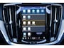 Volvo V60 T6 Plug-in hybrid AWD Plus Dark Panoramadak | Verwarmbare Voorstoelen en Stuurwiel | Semi-Elektrische Trekhaak | Verwarmbare Voorruit | Premium Audio by Harman Kardon | Adaptieve Cruise Control | Park Assist