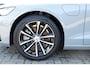 Volvo V60 T6 Plug-in hybrid AWD Plus Dark Panoramadak | Verwarmbare Voorstoelen en Stuurwiel | Semi-Elektrische Trekhaak | Verwarmbare Voorruit | Premium Audio by Harman Kardon | Adaptieve Cruise Control | Park Assist